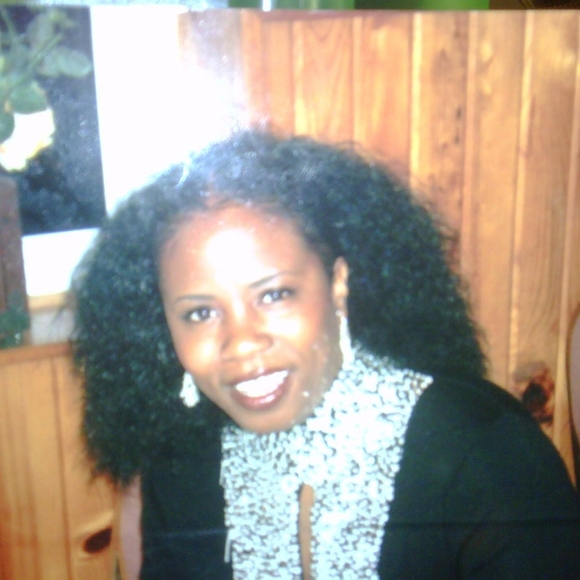 Meet your Posher, Basque Rene'e - Picture 5 of 16